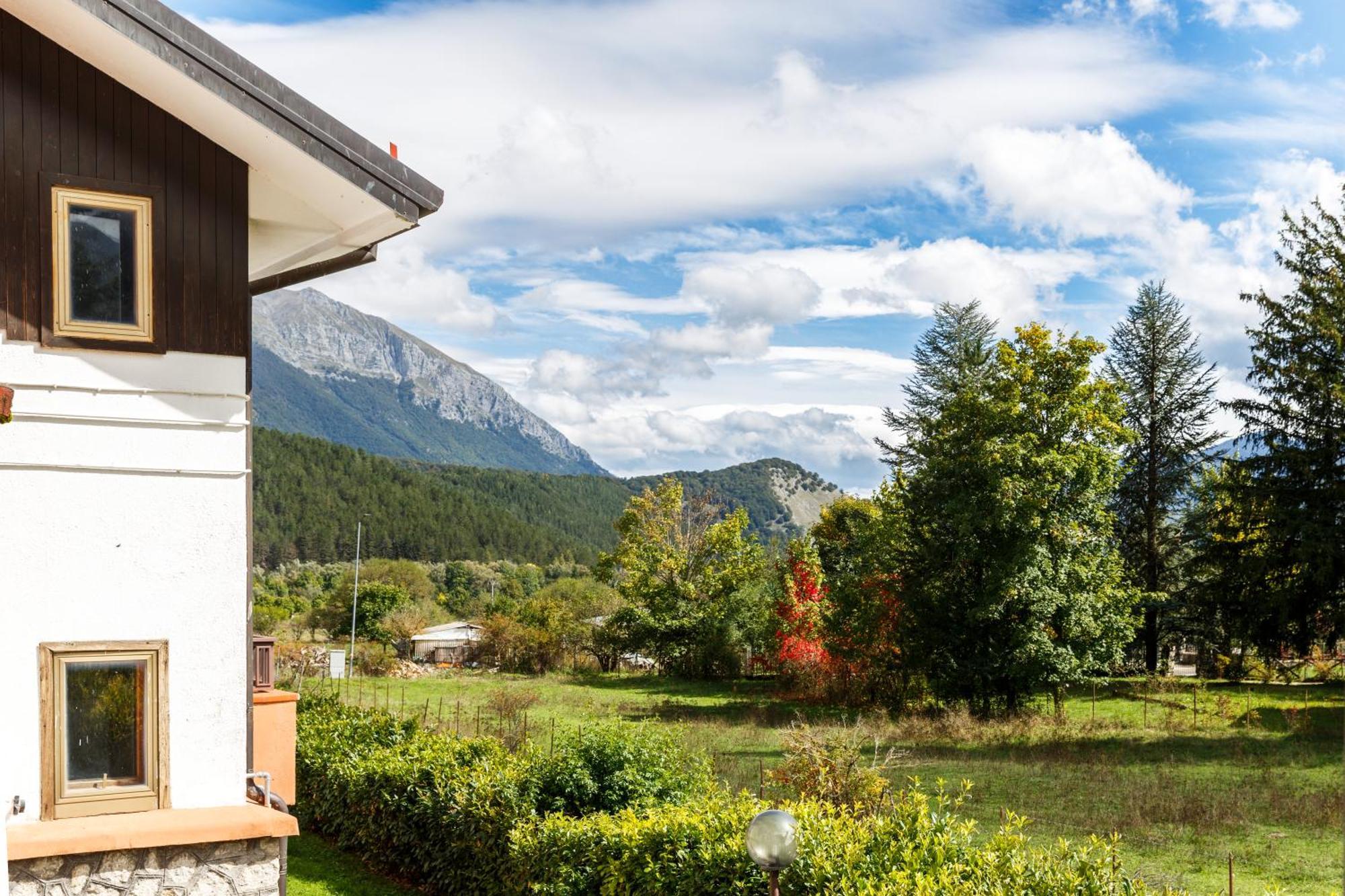 Residence Dei Medici-La Casa Nel Parco Pescasseroli Bagian luar foto